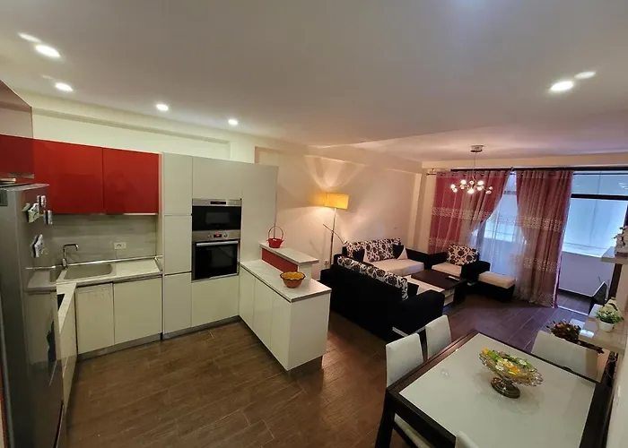 Spacious And Cozy * 地拉那